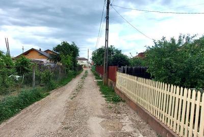 Teren de 900 mp, în Periș