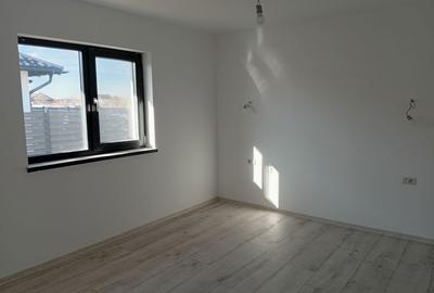 Casă cu 4 camere cu Teren 400 Mp în Bradu - 7