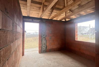 Duplex cu 4 camere cu Canalizare în Ipotești - 10