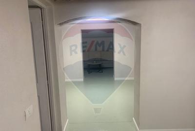 Spațiu comercial, de 40 mp, în Decebal - 4
