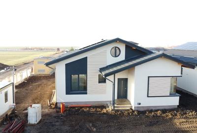 Casă individuală cu 4 camere cu Canalizare în Frumușani - 2