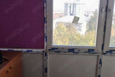 Vand apartament cu 3 camere - 1