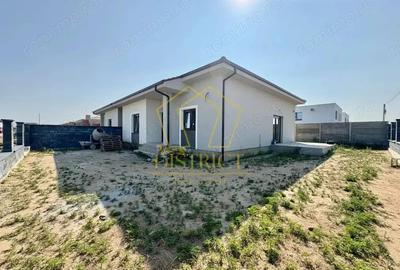 Duplex cu 4 camere despar?it prin camera tehnica | Mosnita Noua