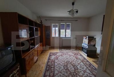 Casa de vanzare,/ spatiu comercial cu 4 camere ?i un teren - 8