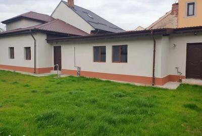 Casă cu 4 camere cu Teren 410 Mp în Central