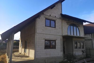 Casă cu 4 camere în Central - 3