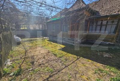 Casă cu 4 camere cu Teren 3800 Mp în Măgina - 3