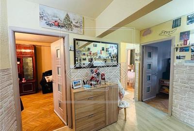 Apartament cu 3 camere decomandat în Calea Poplăcii - 1