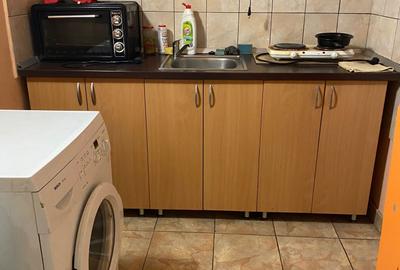 Garsonieră decomandată în Girocului