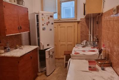 Apartament cu 4 camere decomandat în P-ța Victoriei - 6