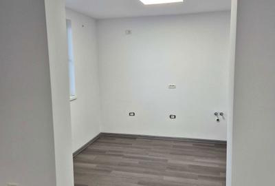 Apartament cu 3 camere decomandat în Săvinești - 5