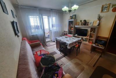 Apartament cu 3 camere, etajul 3/4, zona Dacia