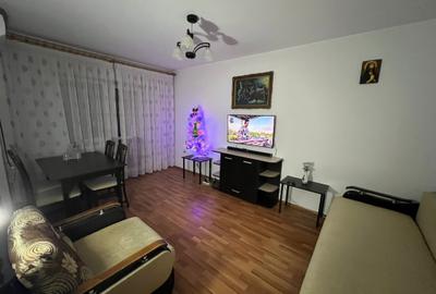 Apartament cu 3 camere decomandat în Giurgiului