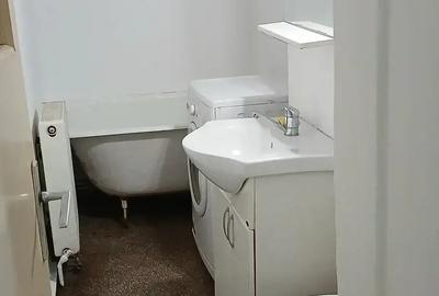 Apartament cu 3 camere semidecomandat în Central - 3