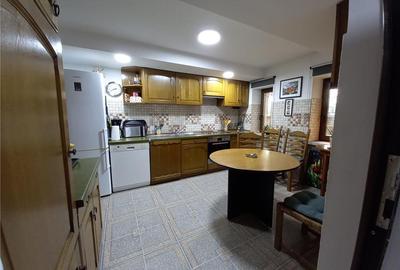Apartament cu 3 camere decomandat în Central - 1