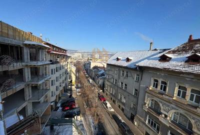 Apartament cu 4 camere decomandat în Central - 2