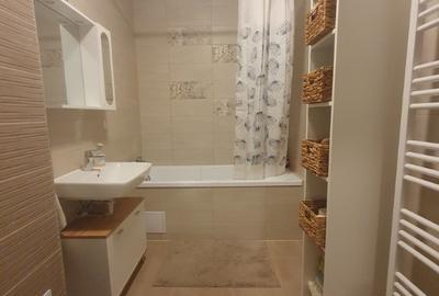 Apartament cu 3 camere semidecomandat în Central - 1