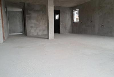 Casă cu Teren 430 Mp în Zimandcuz - 2