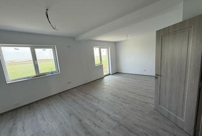 Duplex cu 4 camere în Exterior Est