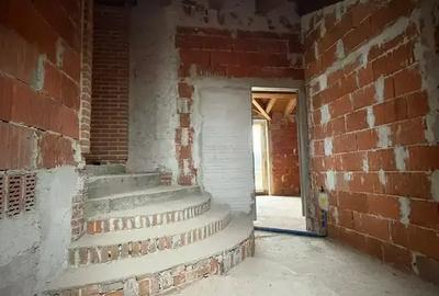 Casă cu 10 camere cu Canalizare în Central - 13