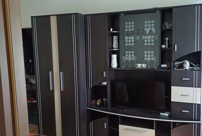 Apartament cu 2 camere semidecomandat în P-ța Doina