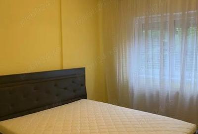 Inchiriez apartament , 3 camere , semidecomandat , zona strand , etaj 2 - 1