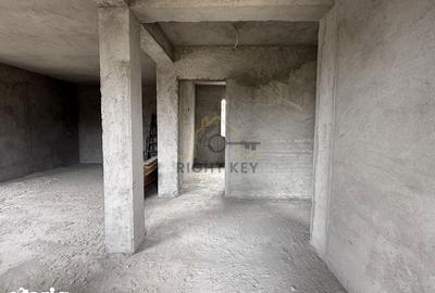 Casă cu 4 camere cu Teren 550 Mp în Joița