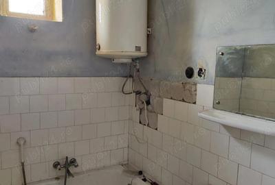 Casă cu 6 camere cu Teren 3277 Mp în Cenad - 1