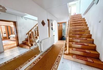 Casă cu 8 camere cu Teren 1800 Mp în Central - 2
