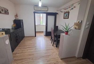Apartament cu 3 camere decomandat în Aradului