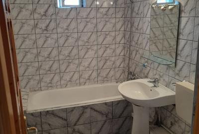 Apartament trei camere decomandat, etaj patru bloc 1986, centrala, simplu, liber - 5