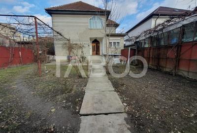 Casa 5 camere 374 mp utili + Anexa 75 mp in punctul 0 al Fagarasului
