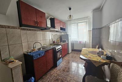 Apartament cu 3 camere decomandat în Central - 1