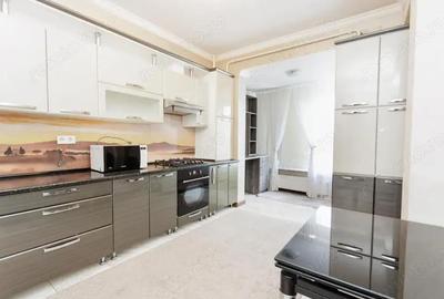 Apartament cu 2 camere decomandat în Tractorul - 4