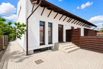 Duplex cu 12 camere cu Canalizare în Moșnița Veche - 1