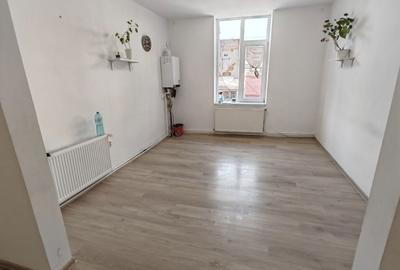 Spațiu comercial, de 84 mp, în Central