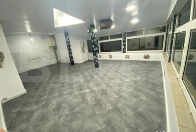 Spațiu comercial, de 70 mp, în Central - 4