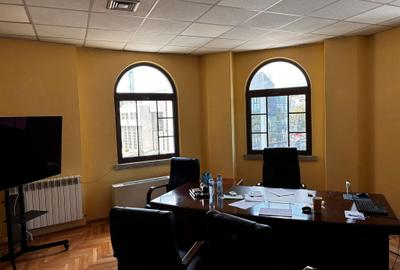 Spațiu comercial, de 1,000 mp, în Central - 2