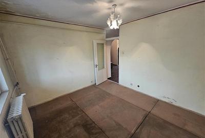 Apartament cu 3 camere decomandat în Micro IV - 16