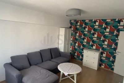 Apartament cu 1 camere decomandat, mobilat în P-ța Victoriei