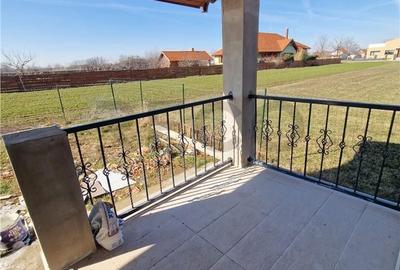 Casă cu 3 camere cu Teren 350 Mp în Borș - 6