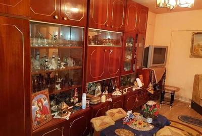 Apartament cu 3 camere semidecomandat în Hârșova - 1