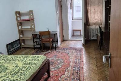 Garsonieră decomandată în Titan