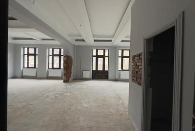 Birou, 295 mp în Central
