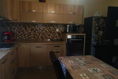 Vila P+E, Stefanesti- Zavoi , teren 1.360 mp, mobilata - 23