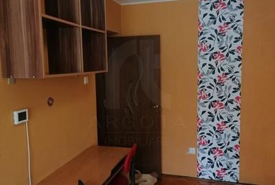 Apartament cu 3 camere semidecomandat în Central - 5