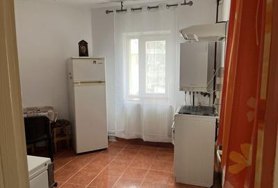 Apartament cu 3 camere semidecomandat în Central - 2