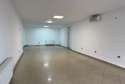 Spațiu comercial, de 80 mp, în Central - 3