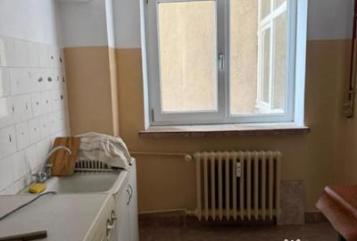 Apartament cu 3 camere decomandat în Calea București - 2