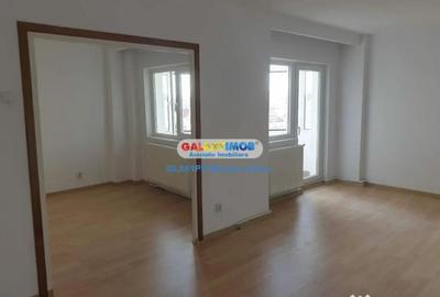 Apartament cu 4 camere decomandat, mobilat în Republicii
